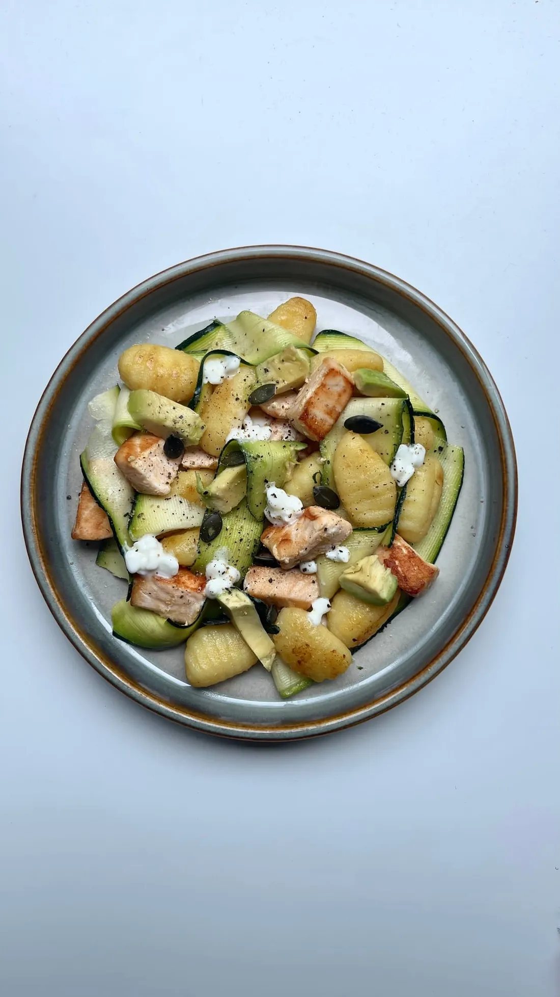 Foto de Gnocchis con calabacín y salmón